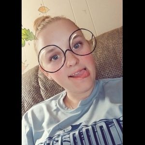 Meet your Posher, Alexis